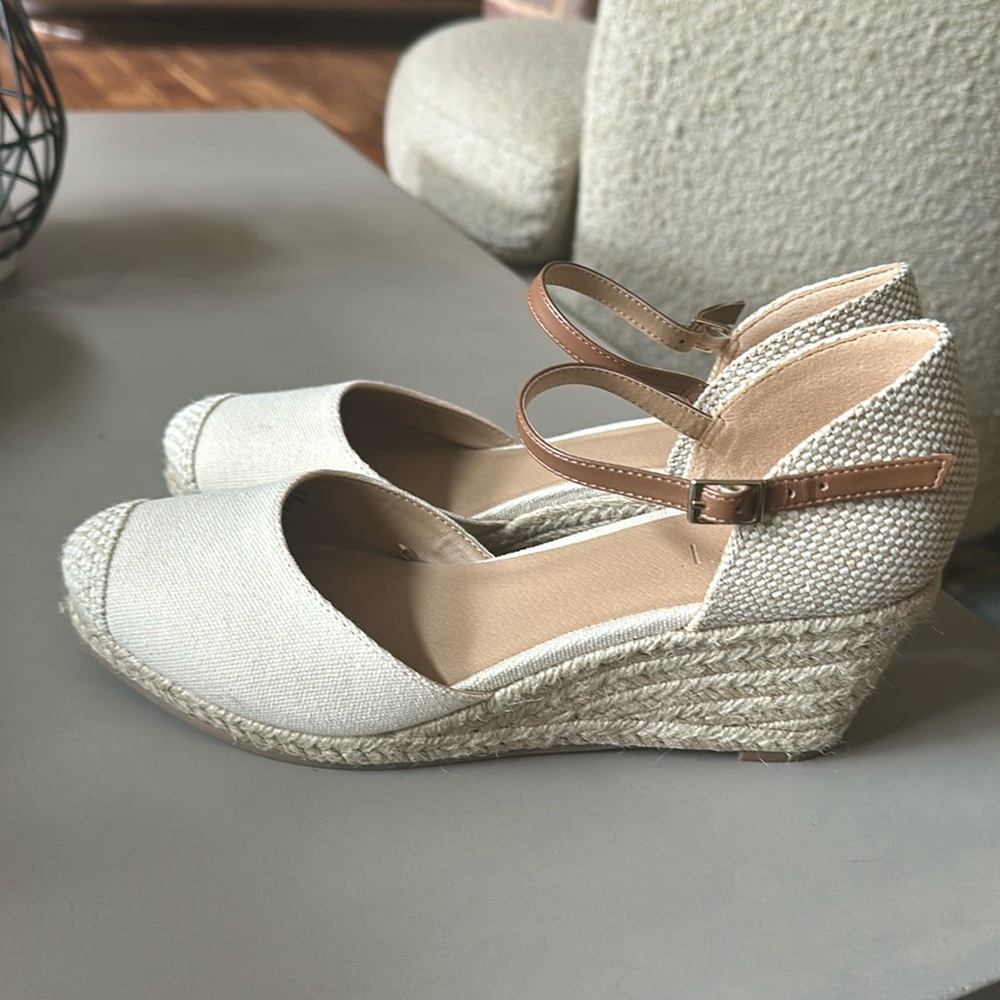 Espadrille wedge shoes